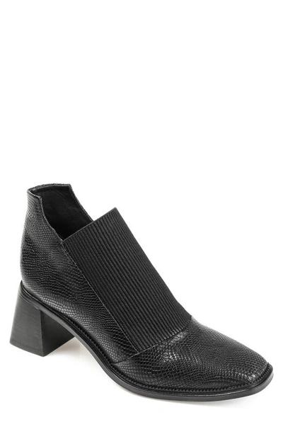 Journee Signature Stylla Pump In Black