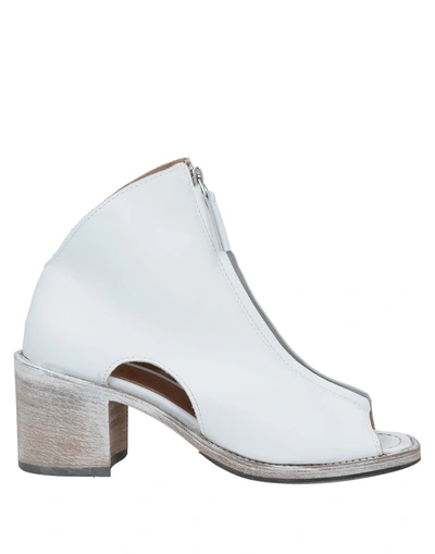 Moma Ankle Boots In White