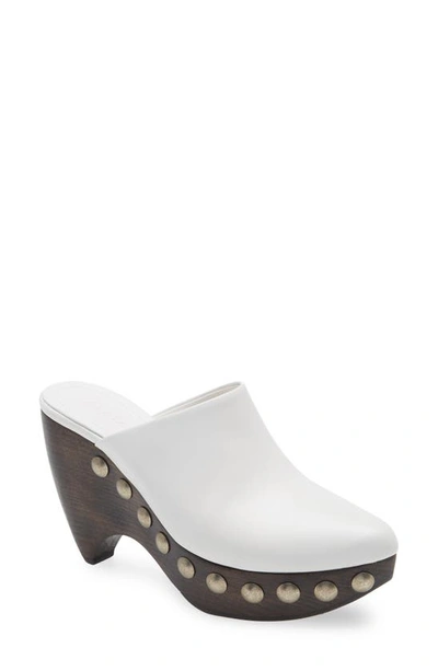 Alaïa Pointy Toe Clog In Blanc Casse