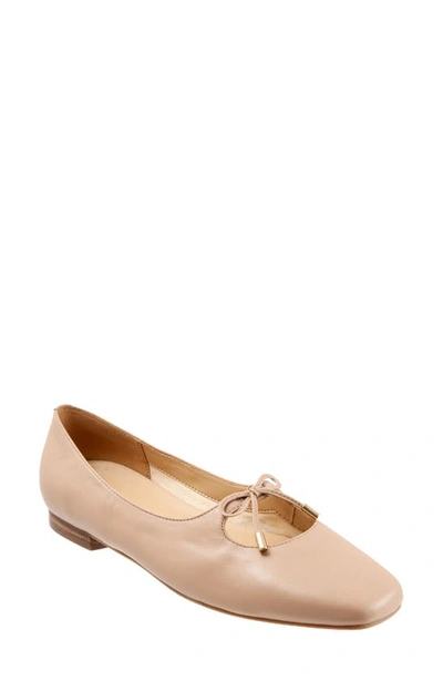 Trotters Women's Honesty Loafers Women's Shoes In Nude