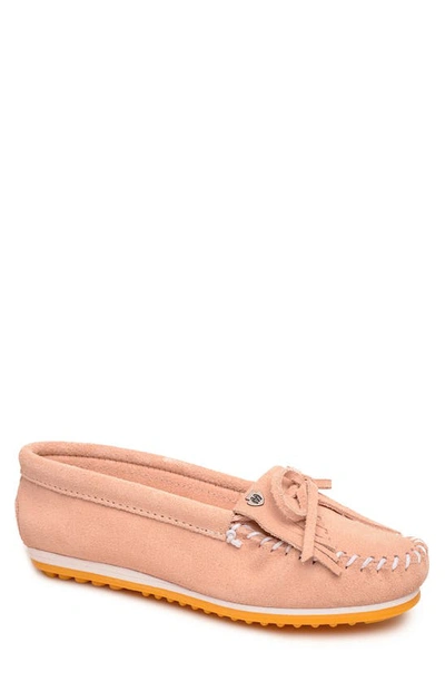 Minnetonka Women's Kilty Plus Moccasin Flats Women's Shoes In Peach Suede