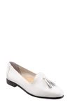 Trotters Liz Loafer In White