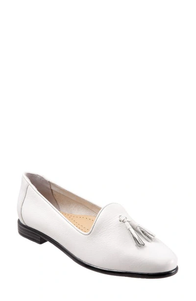 Trotters Liz Loafer In White