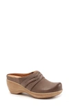 Softwalk Mackay Leather Clog In Taupe Nubuck