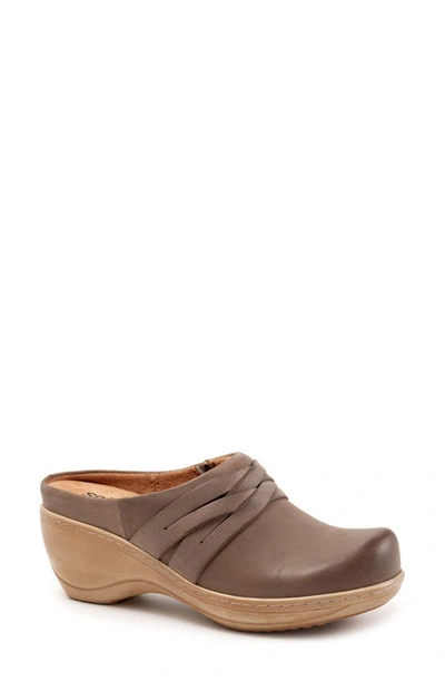 Softwalk Mackay Leather Clog In Taupe Nubuck