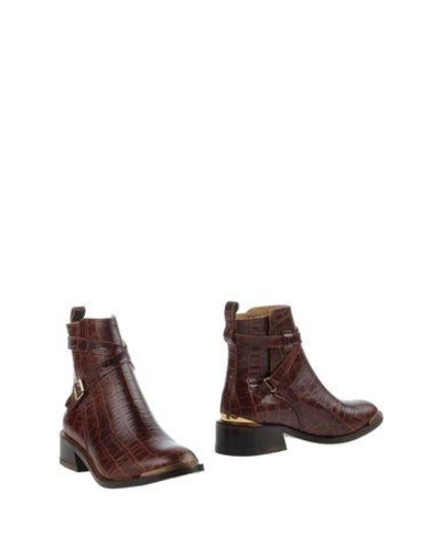 Purified Ankle Boot In Maroon