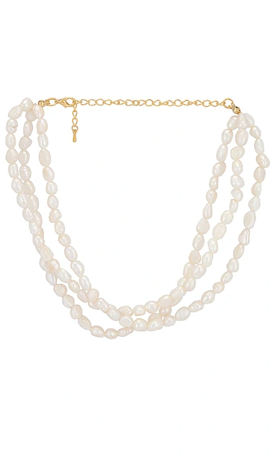 Petit Moments Bloom Necklace In Freshwater Pearl