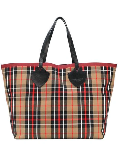 Burberry The Giant Reversible Tote In Tartan Cotton In Neutrals