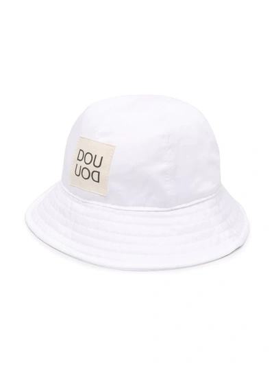 Douuod Logo-patch Detail Bucket Hat In Bianco