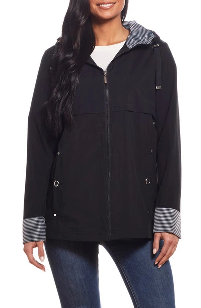 Gallery Packable Water Resistant Jacket In Black