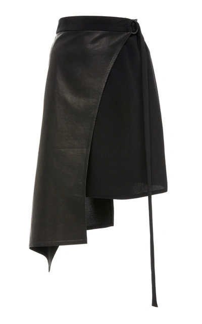 Wendelborn Short Curve Wrap Skirt In Black