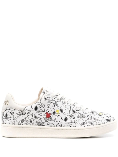 Moa Master Of Arts Women's Shoes Leather Trainers Sneakers  Peanuts Snoopy Gallery In White