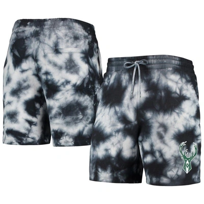 New Era Men's  Black Milwaukee Bucks Fleece Tie-dye Shorts