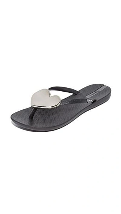 Ipanema Women's Wave Heart Flip-flops In Black