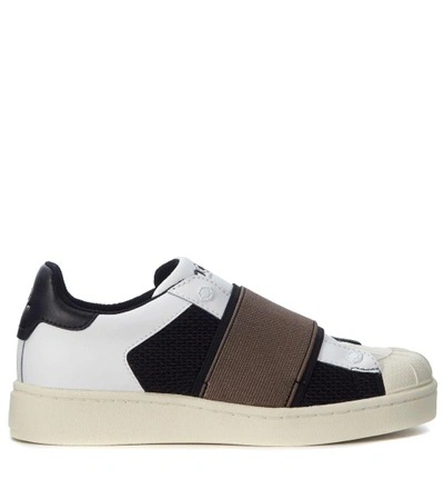 Moa Slip On  In Black And White Fabric With Brown Strap In Bianco