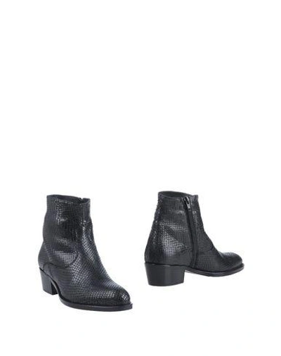 Alexander Hotto Ankle Boot In Black