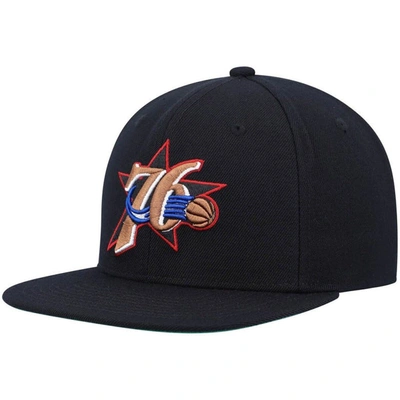 Mitchell & Ness Men's  Black Philadelphia 76ers Hardwood Classics Team Ground 2.0 Snapback Hat