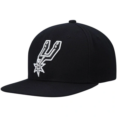 Mitchell & Ness Men's  Black San Antonio Spurs Ground 2.0 Snapback Hat