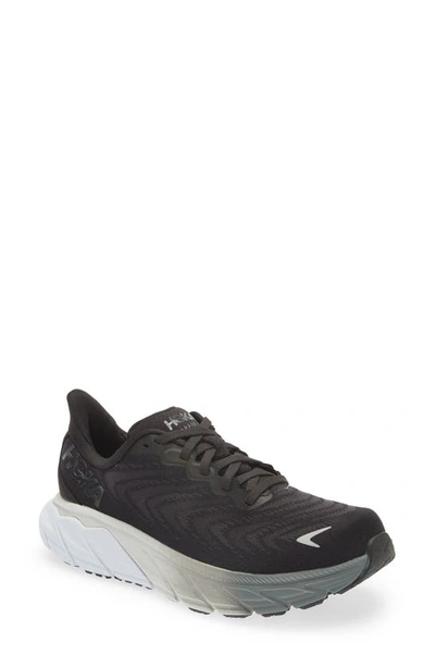 Hoka Arahi 6 Running Wide Shoe In Black / White