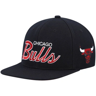 Mitchell & Ness Men's  Black Chicago Bulls Hardwood Classics Script 2.0 Snapback Hat