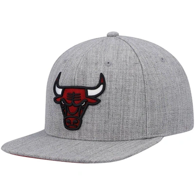 Mitchell & Ness Men's  Heathered Gray Chicago Bulls 2.0 Snapback Hat