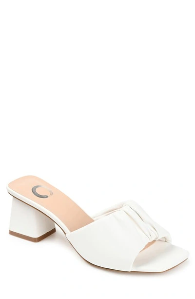 Journee Collection Collection Women's Briarr Pump In White