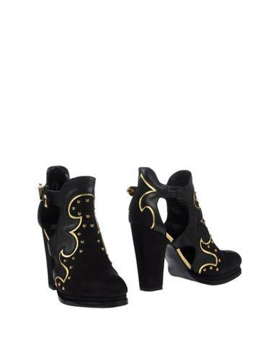 Moschino Cheap & Chic Ankle Boot In Black