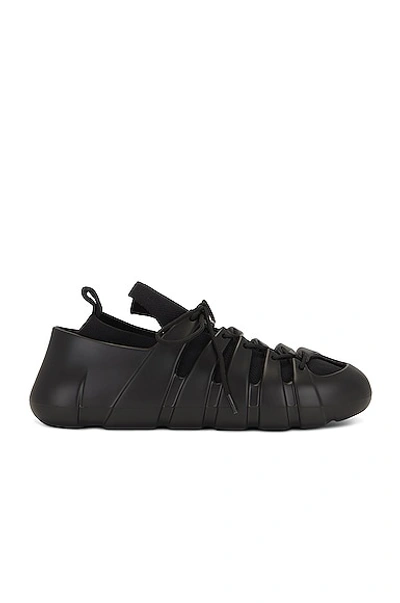 Bottega Veneta Cut Out-detail Lace-up Trainers In Schwarz