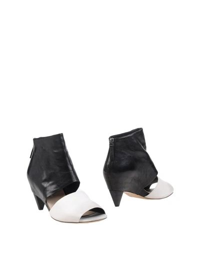 El Ankle Boot In White