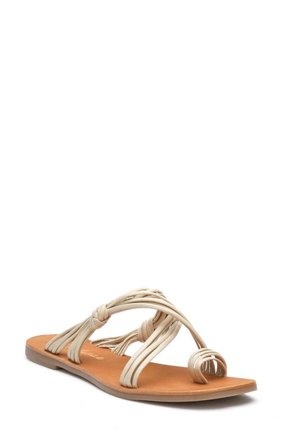 Matisse Rogue Strappy Toe Loop Sandal In Ivory