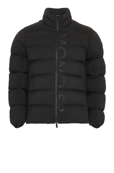 Moncler Dieng Short Down Jacket Crafted In Black