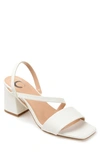 Journee Lirryc Pump In White