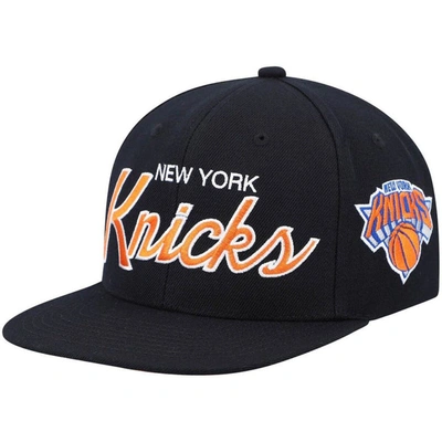 Mitchell & Ness Men's  Black New York Knicks Hardwood Classics Script 2.0 Snapback Hat