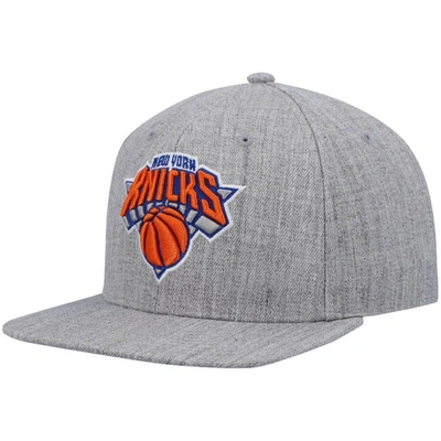 Mitchell & Ness Men's  Heathered Gray New York Knicks 2.0 Snapback Hat