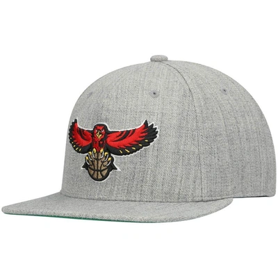 Mitchell & Ness Men's  Heathered Gray Atlanta Hawks Hardwood Classics Team 2.0 Snapback Hat