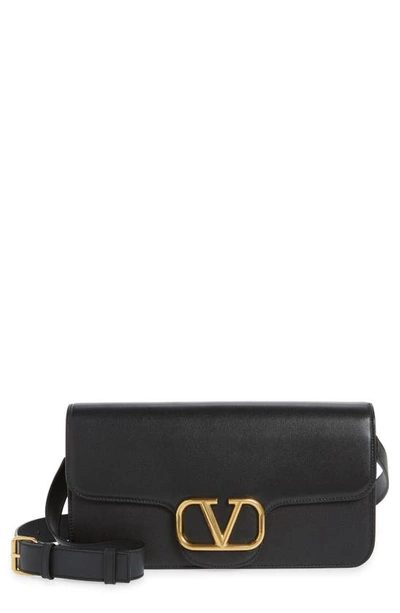 Valentino Garavani Logo Plaque Messenger Bag In Black