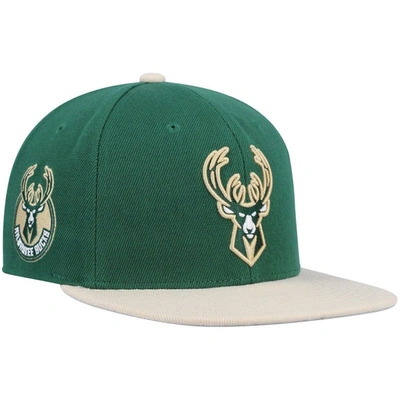 Mitchell & Ness Men's  Green Milwaukee Bucks Core Side Snapback Hat