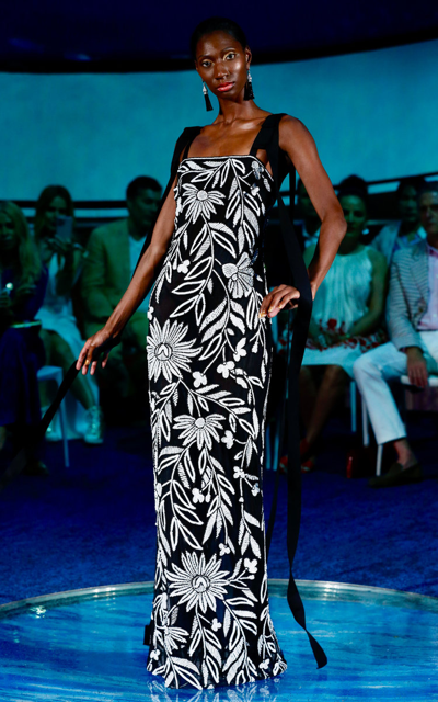 Naeem Khan Embroidered Gown W/ Long Ribbon Detail In Black,white