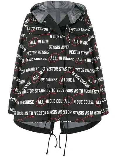 Sacai Slogan Print Raincoat In Black