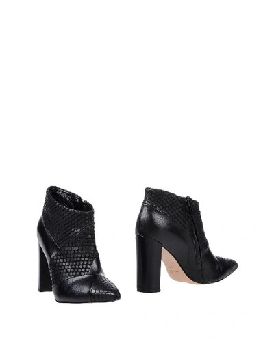 Anna F Ankle Boot In Black