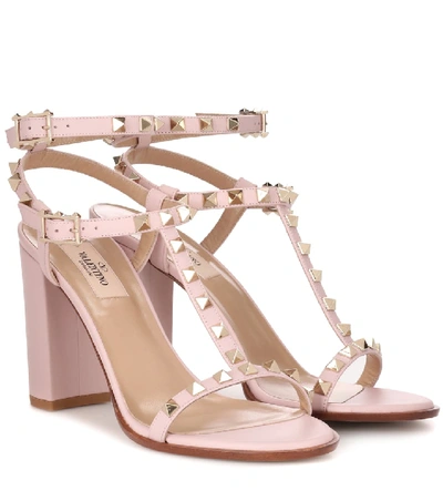 Valentino Garavani Rockstud T-strap 90mm Sandals In Pink