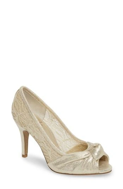 Adrianna Papell Francesca Evening Pumps Women's Shoes In Gold Satin