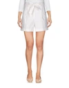 Boutique Moschino Shorts & Bermuda In White