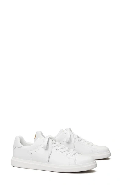 Tory Burch Howell Sneaker In Titanium White