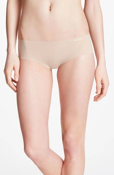 Calvin Klein Invisibles Hipster Briefs In Light Caramel