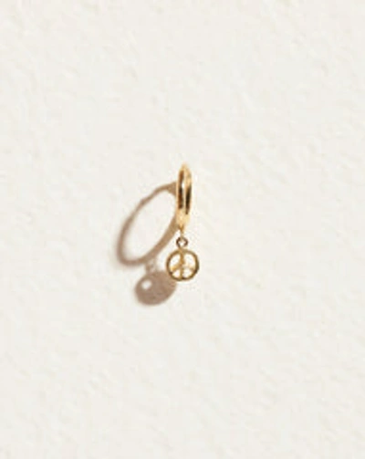 Piercing Peace Huggie In Gold