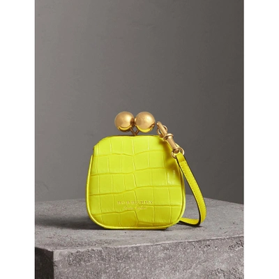 Burberry Alligatorleder-tasche Im Miniformat Mit Bügelverschluss In Neon Yellow