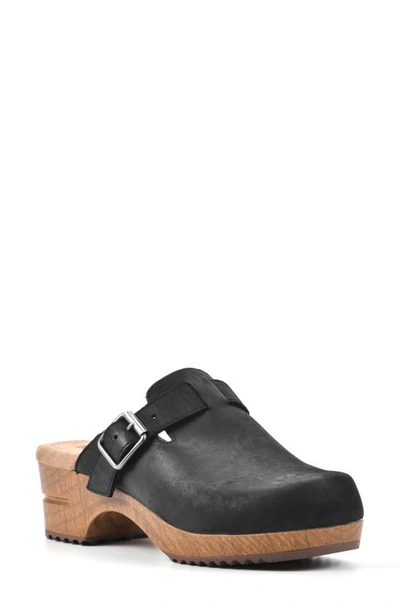 White Mountain Footwear White Mountain Behold Suede Platform Clog In Black/ Nubuck