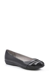 White Mountain Footwear White Mountain Clara Ballet Flat In Black/ Patent