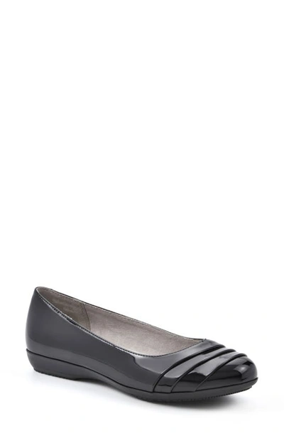 White Mountain Footwear White Mountain Clara Ballet Flat In Black/ Patent